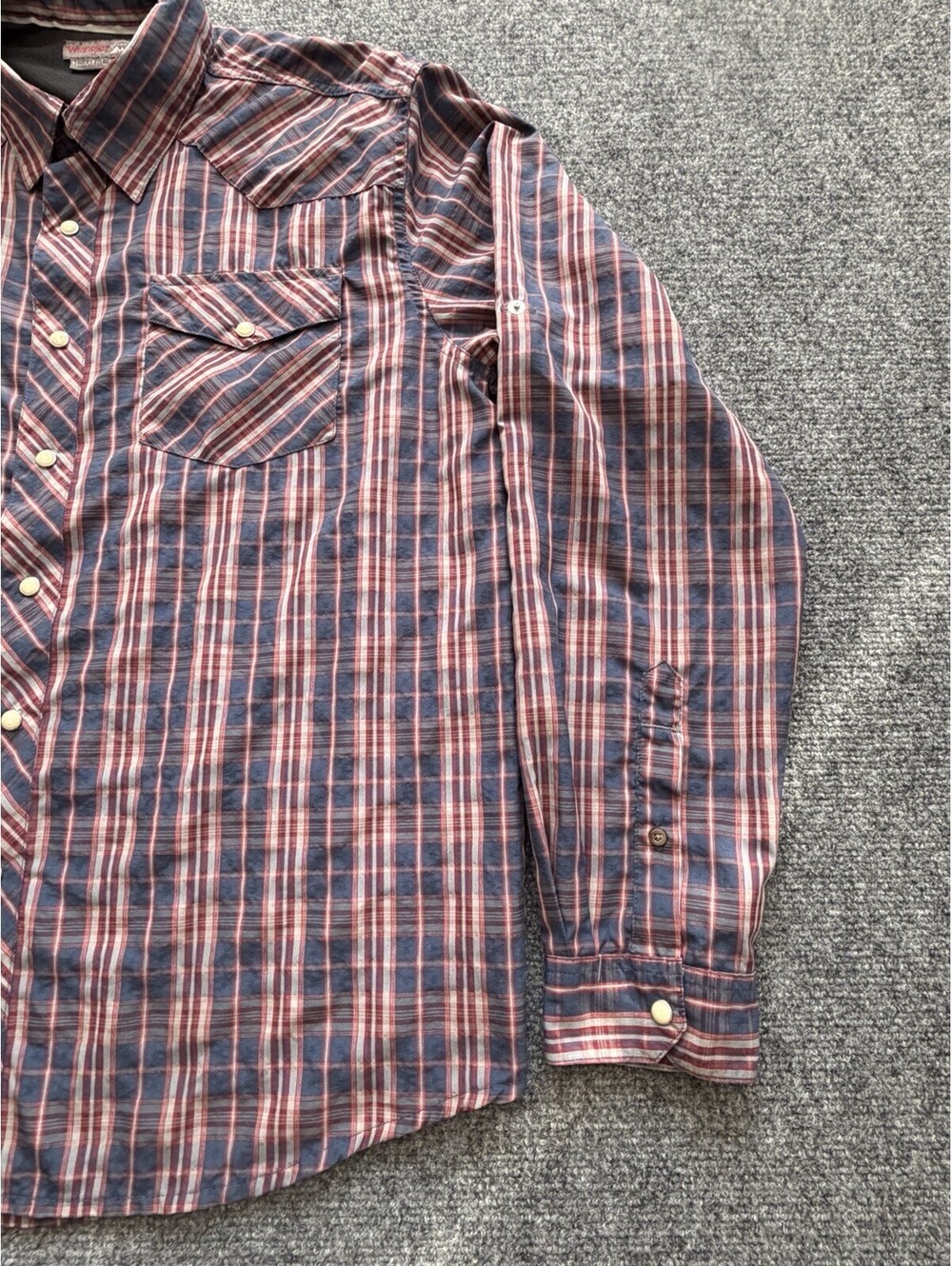 Men’s Wrangler Outdoor Pearl Snap Shirt Vented Size Large blue Red Plaid Utility - Picture 5 of 16